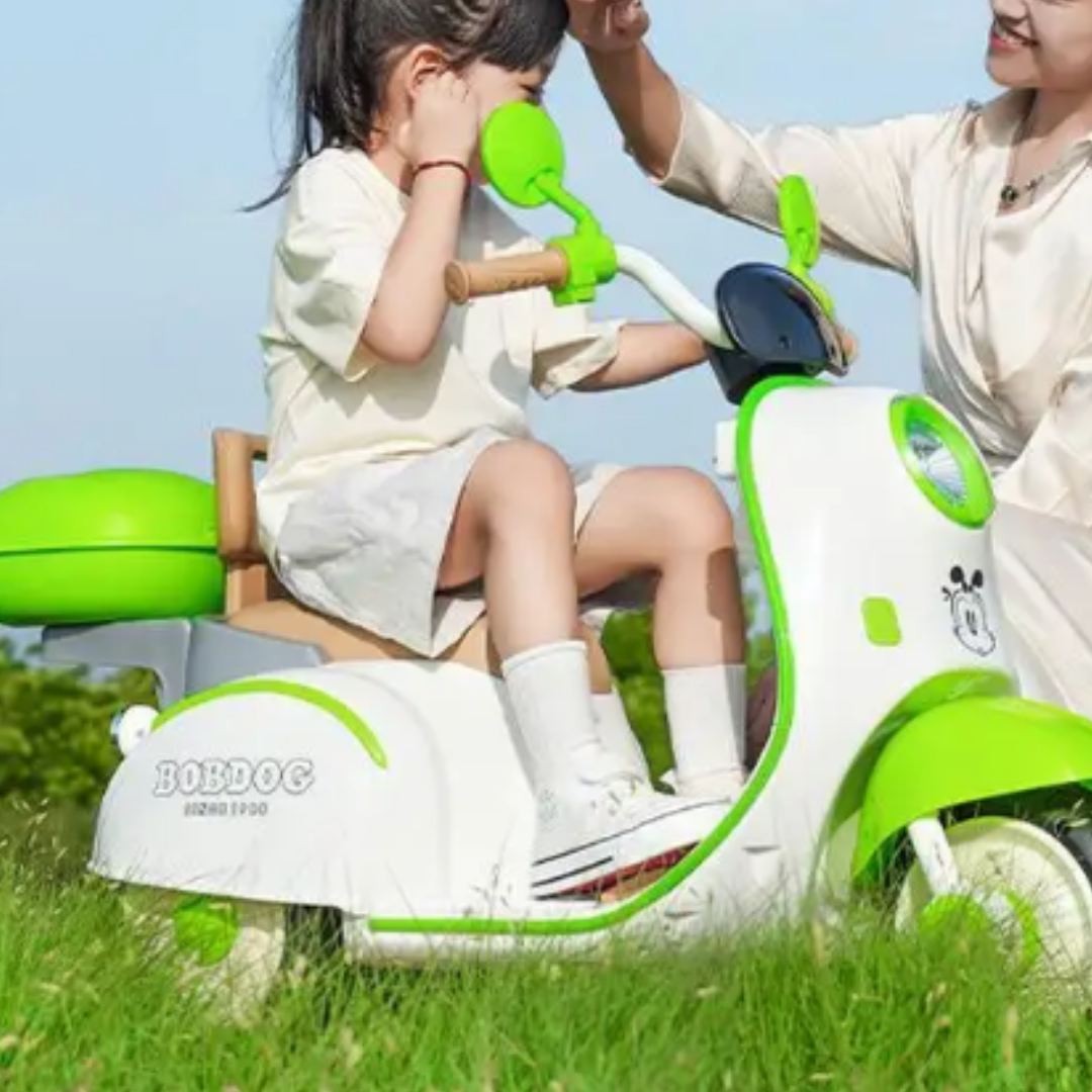 Classic Ride-On Scooter - Image 2